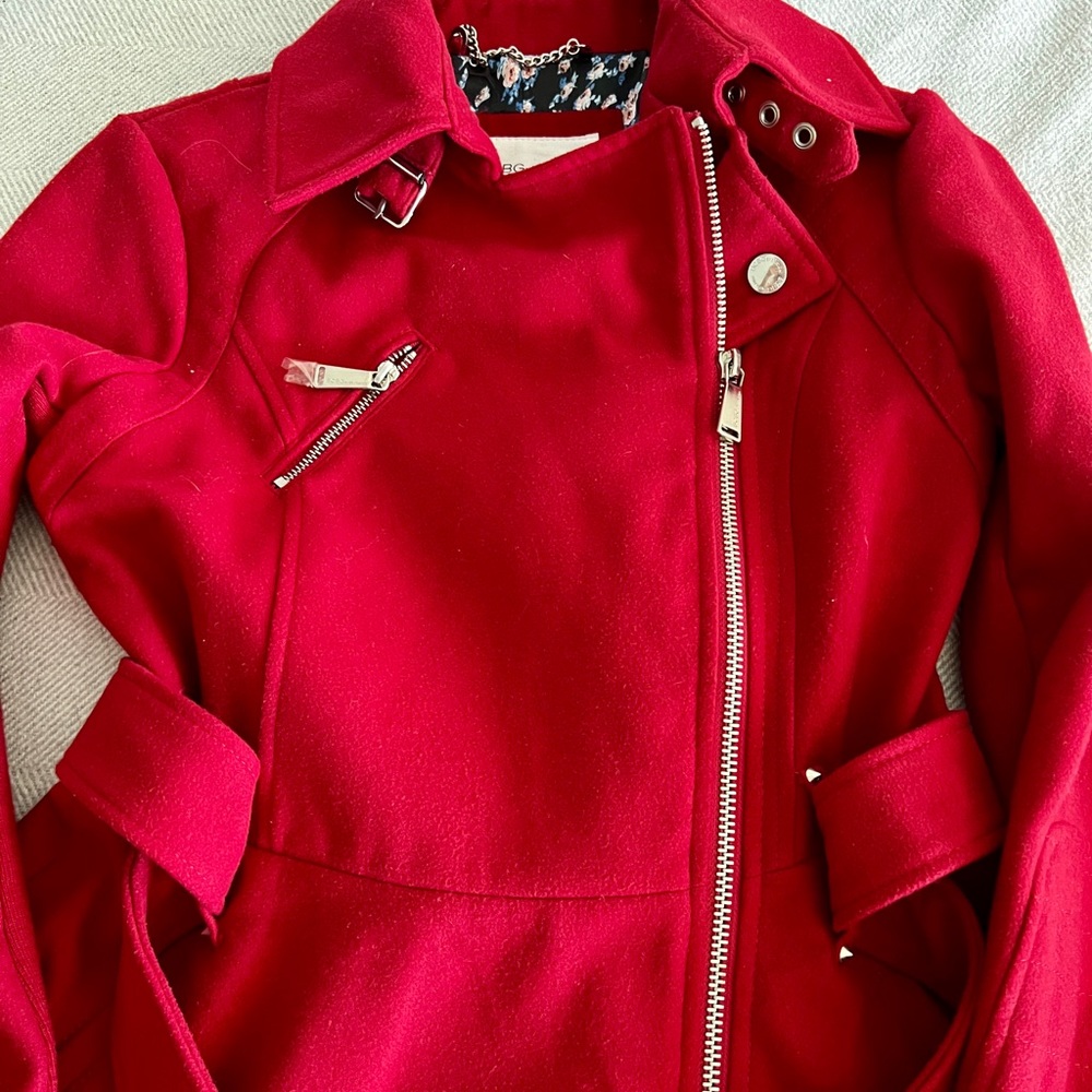 🧥 NWOT BCBGeneration “Lady in Red” Coat with Crome Colour Hardware 🌹